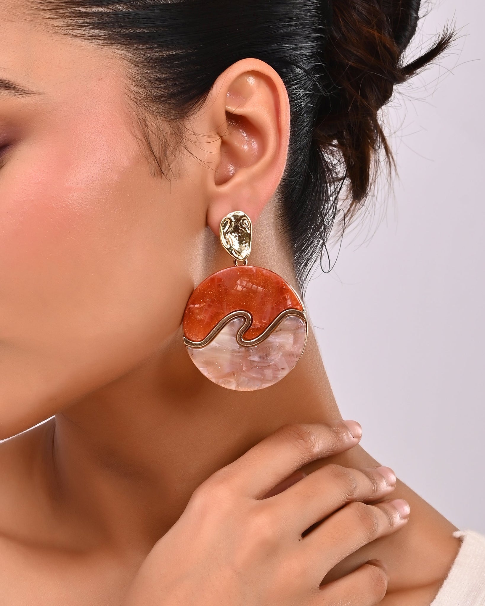 Retro Wavy Glitter Resin Disc Drop Earrings