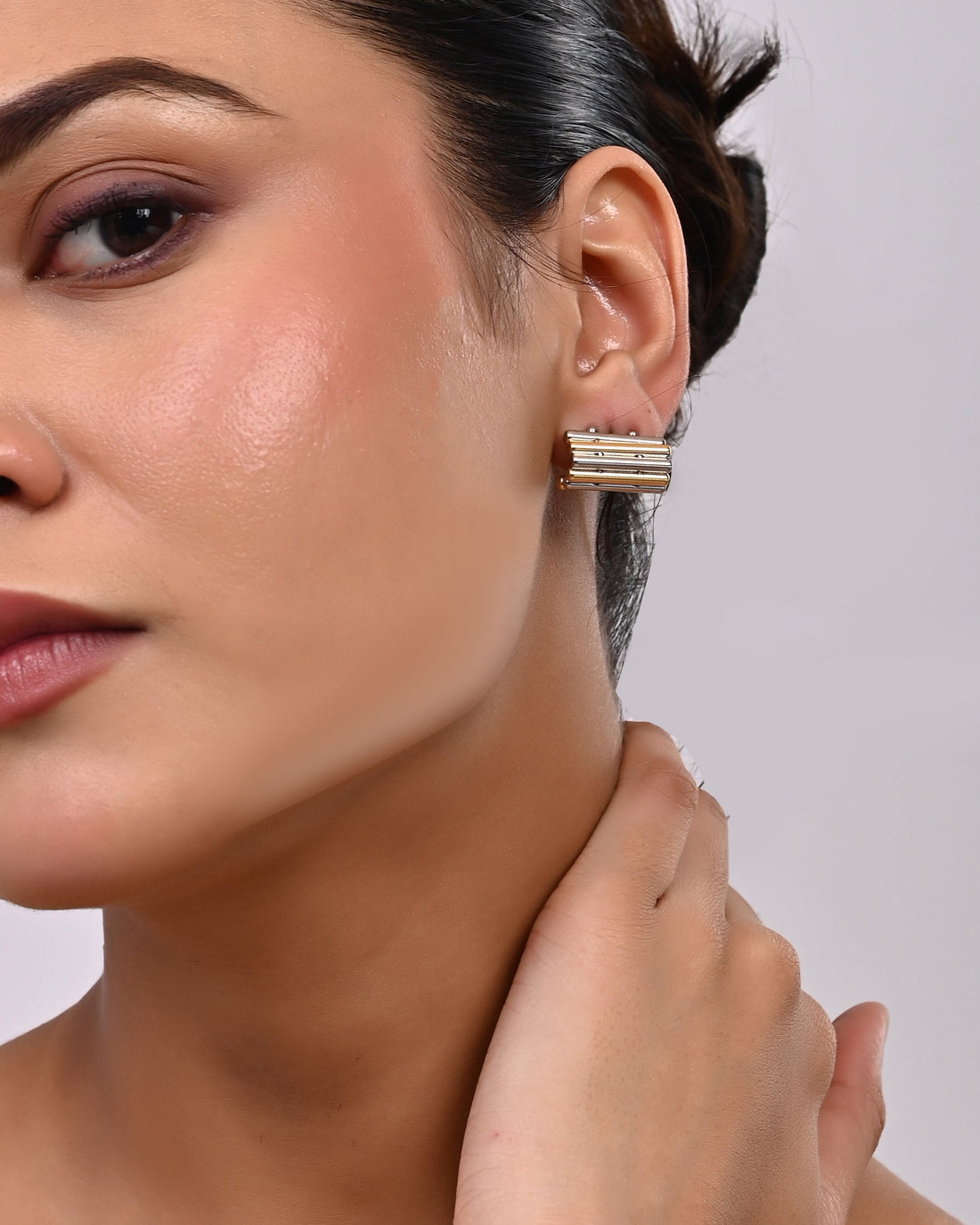 Regency Bi-Tone Ribbed Plaque Studs Earrings