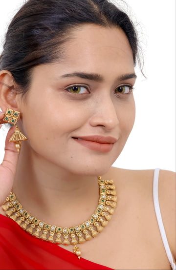 Golden Dewdrop Temple Jewel Choker Set