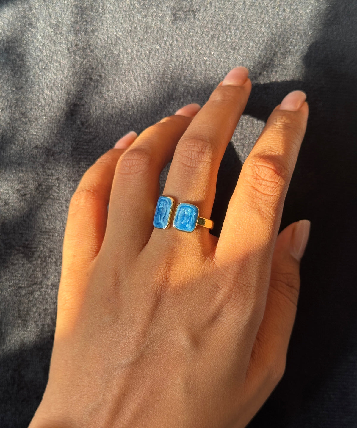 Enamel V Ring