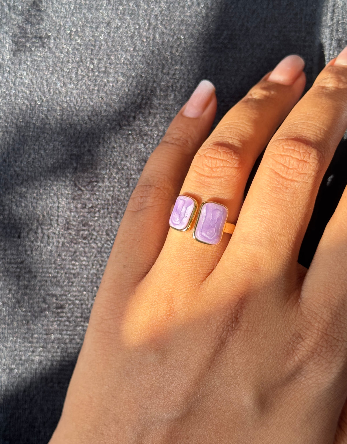 Enamel V Ring