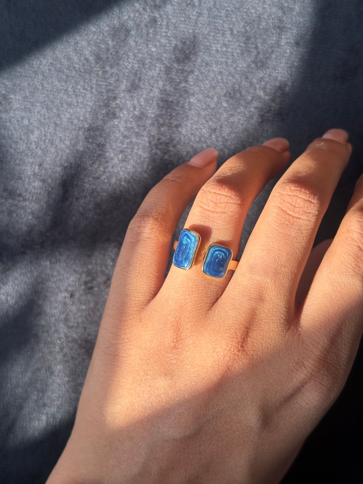 Enamel V Ring
